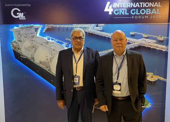 Luis Delgado and Carlos Gutierrez with Tarsco attend the GNL Global Forum in Panama